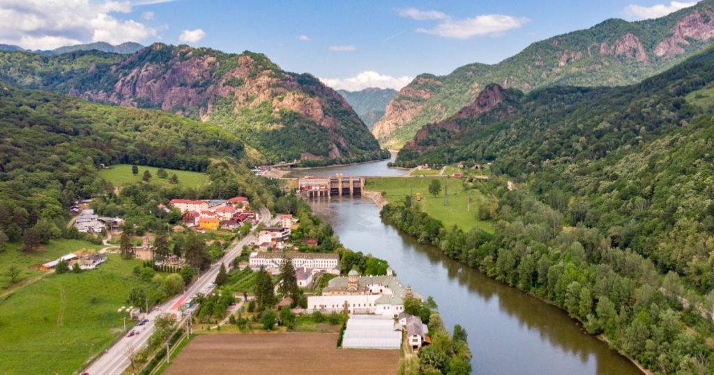 România: Un județ e luat cu asalt de familii. Top 4 comune, preferințe