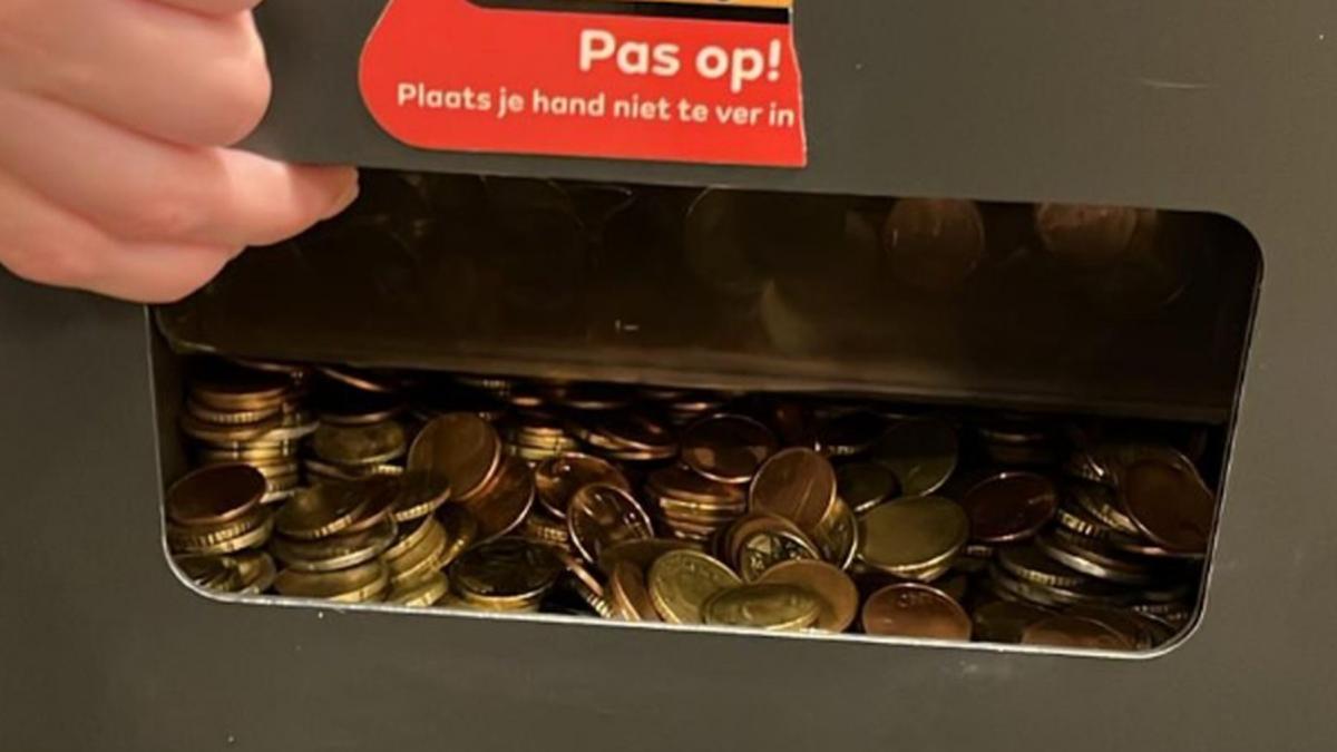 Bancomat din Rotterdam, „scuipat” de monede: Localnicii, speriați, au stat departe