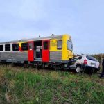 Mașină zdrobită de tren la Timișoara: Ce au descoperit salvatorii