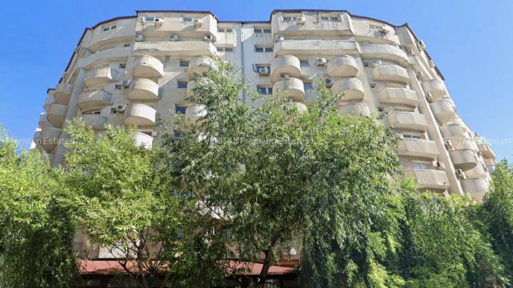 Bloc uriaș în centrul Bucureștiului, cu 50 de apartamente, scos la vânzare