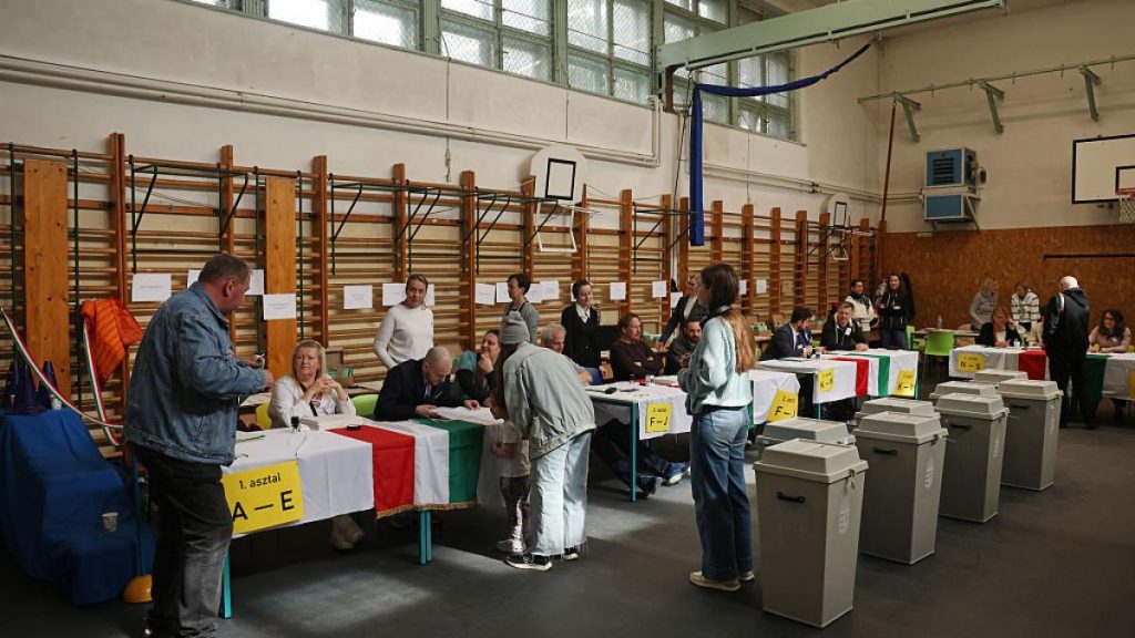 Politician ROMÂN, șocat de alegerile din Ungaria: „Dinozaurii votează pe ziar cât un cearșaf”