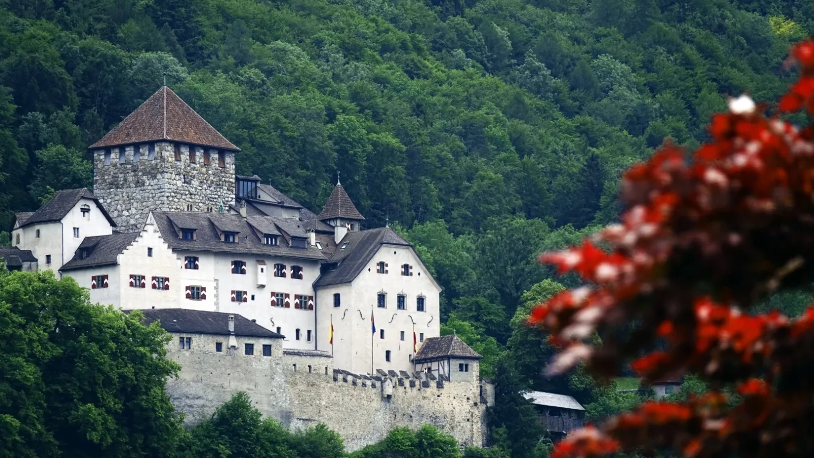 Țara din inima Europei, ascunsă turiștilor: Accesul, doar cu trenul sau mașina