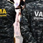 Bunuri de 3,1 milioane lei, descoperite de vameși într-un camion