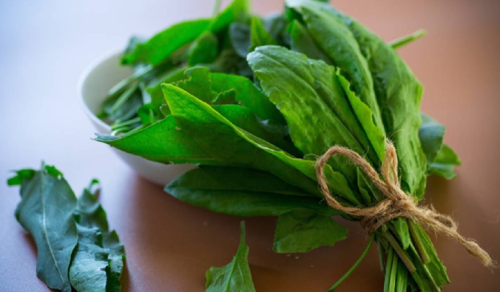 Verdețurile, secretul pentru tensiune mică: Ce spun medicii despre asta