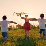 Verile copilăriei: Misterul vacanțelor nesfârșite descifrat