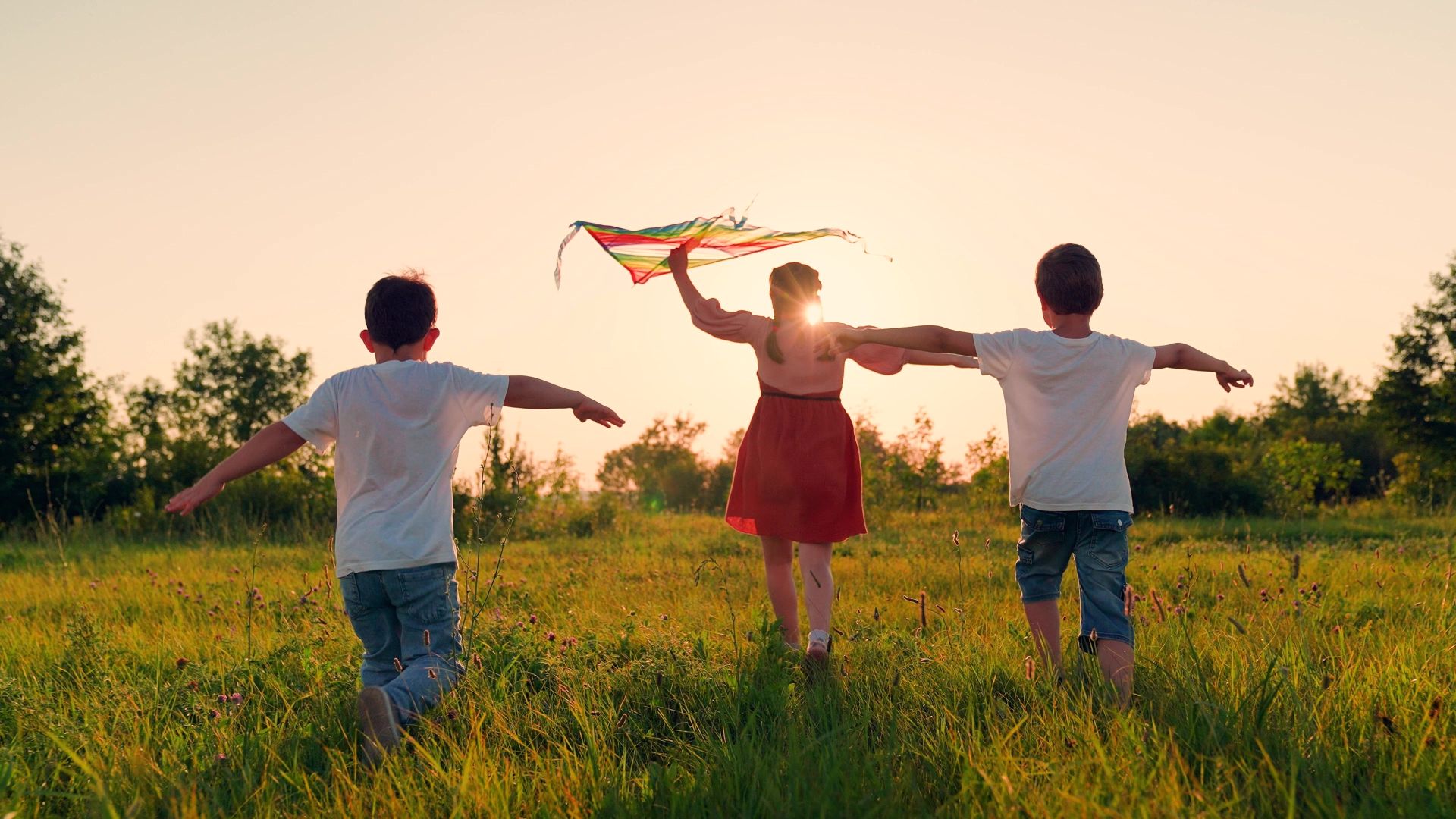 Verile copilăriei: Misterul vacanțelor nesfârșite descifrat