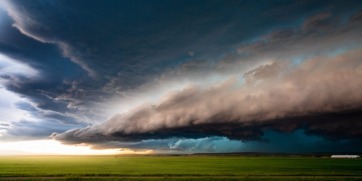 Vreme rece și capricioasă în România: Ploi, vânt și ninsori la munte sâmbătă