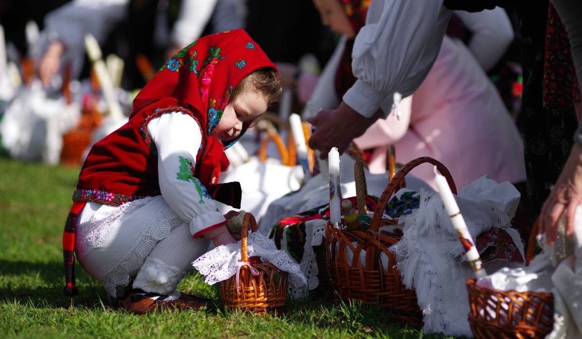 Vinerea Mare, zi de adâncă reflecție pentru creștini, este marcată de restricții severe și tradiții specifice, fiind o perioadă de post negru și de retragere din activitățile cotidiene