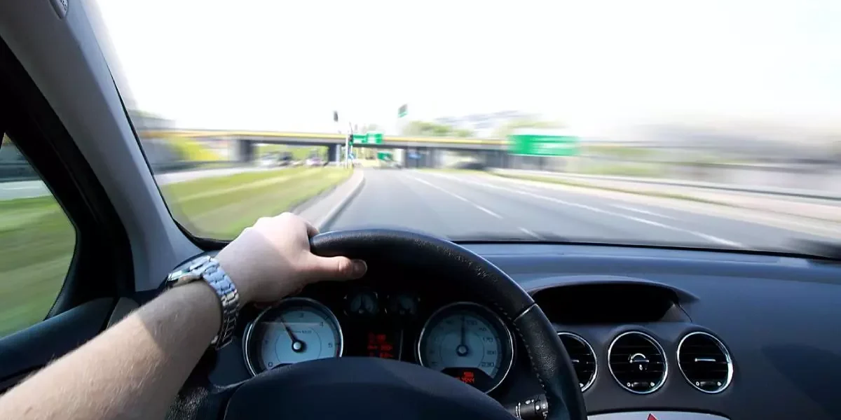 Viteza OPTIMĂ pentru consum MINIM: Economisești 10 lei/100 km