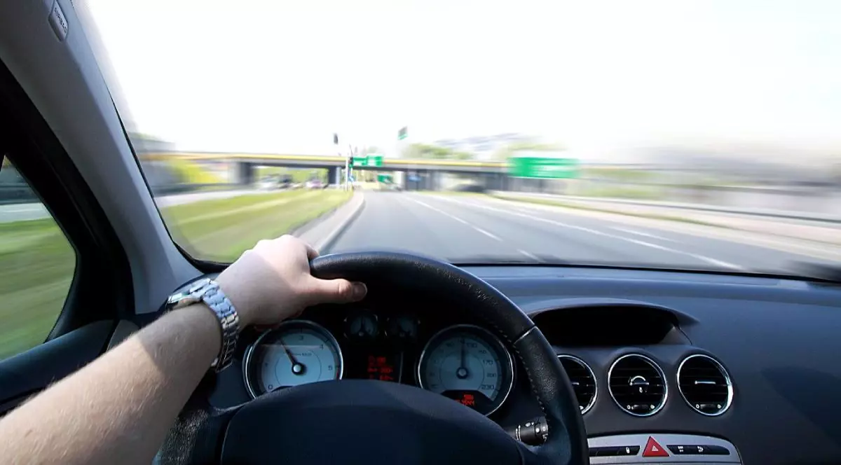 Viteza OPTIMĂ pentru consum MINIM: Economisești 10 lei/100 km