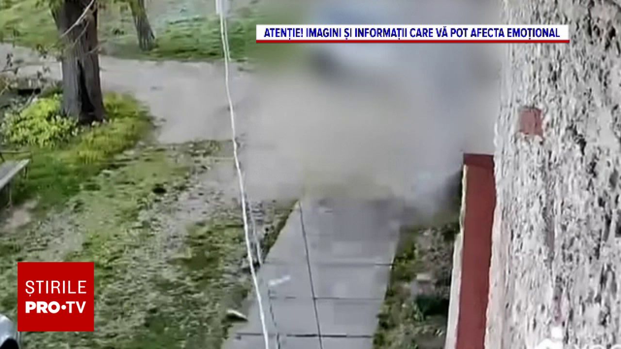Șoferul a pierdut controlul, s-a izbit violent de gard și a murit