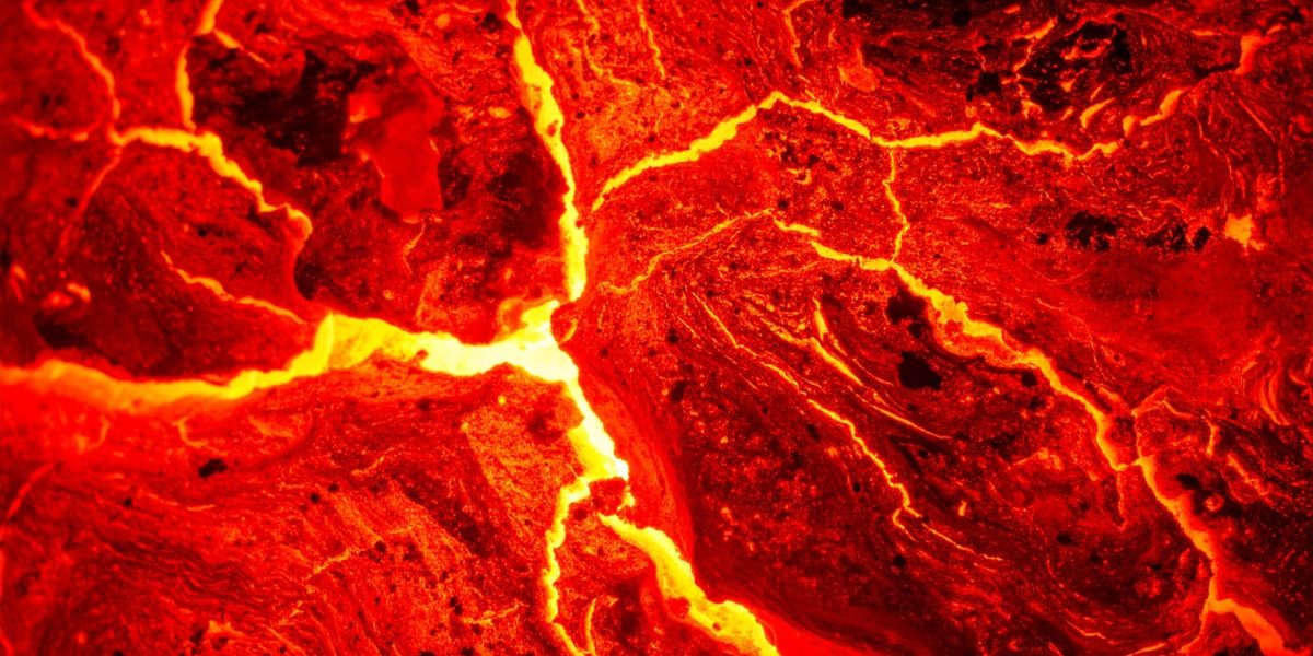 Un vulcan MORTAL se umple în secret cu magmă. Ce urmează?