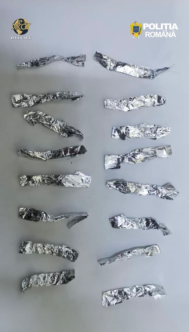 Polițiștii Brigăzii de Combatere a Criminalității Organizate Iași și procurorii DIICOT au reținut, duminică, un bărbat de 49 de ani, cercetat pentru trafic de droguri de mare risc