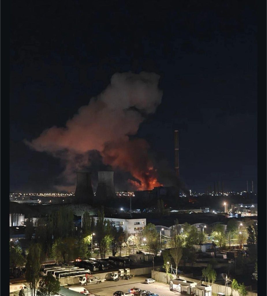 Explozie cu flăcări la CET Vest București: Arafat anunță 30 de tone de ulei în incendiu