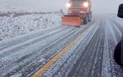 Atenție, șoferi: Accesul interzis pe drumul cu parapet rupt!