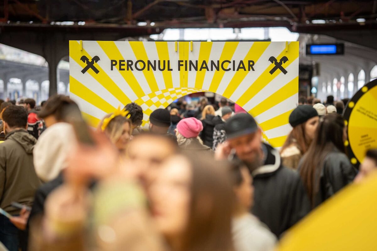 Români, sfaturi financiare la Peronul Financiar, înainte de 1 Mai