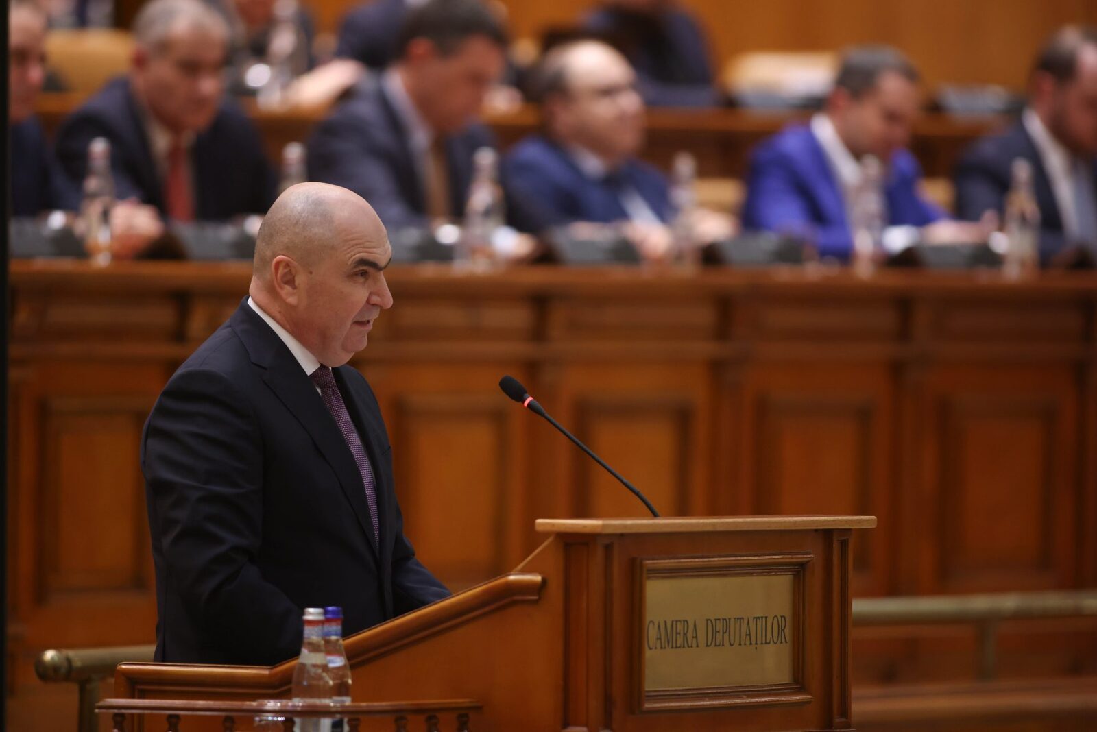 Bolojan, previziuni după moțiune: Guvernul rămâne, dar ce urmează