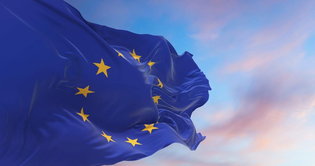 Libertatea ne garantează libertatea de a călători, învăța și munci, dar… ce preț plătim?