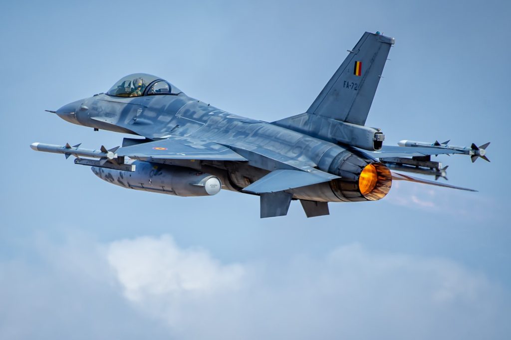MApN despre drona prăbușită în Galați: Două avioane F-16 şi un elicopter militar, ridicate / Piloții au avut autorizare de angajare a țintei, dar nu au doborât-o