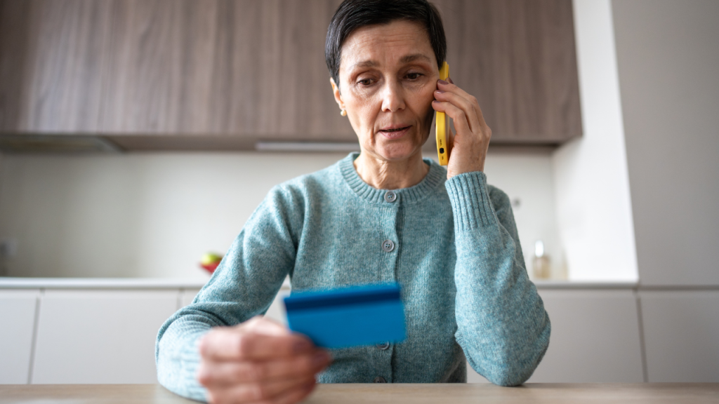 BĂTRÂNI, JEFUIȚI de economii: Fraudele le golesc conturile în România!