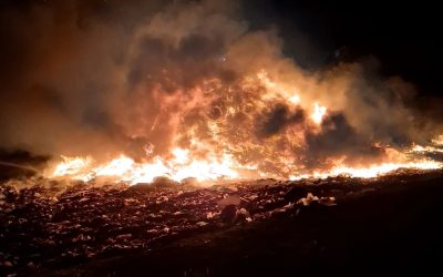 Fum toxic peste Oradea: Incendiul de la groapa de gunoi, pericol pentru locuitori