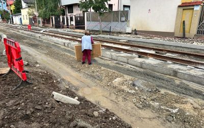Blocați de șine: Calvarul locuitorilor de pe Clăbucet, asediați!