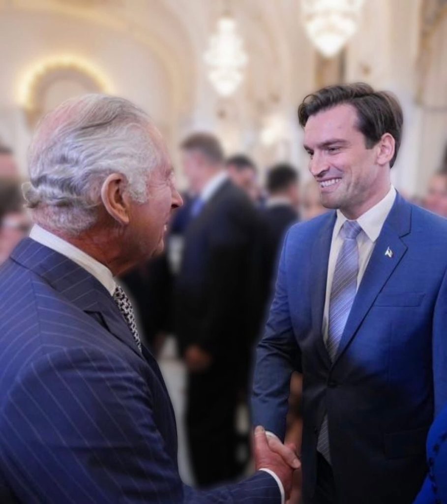 Rege CHARLES al III-lea, premieră regală la București