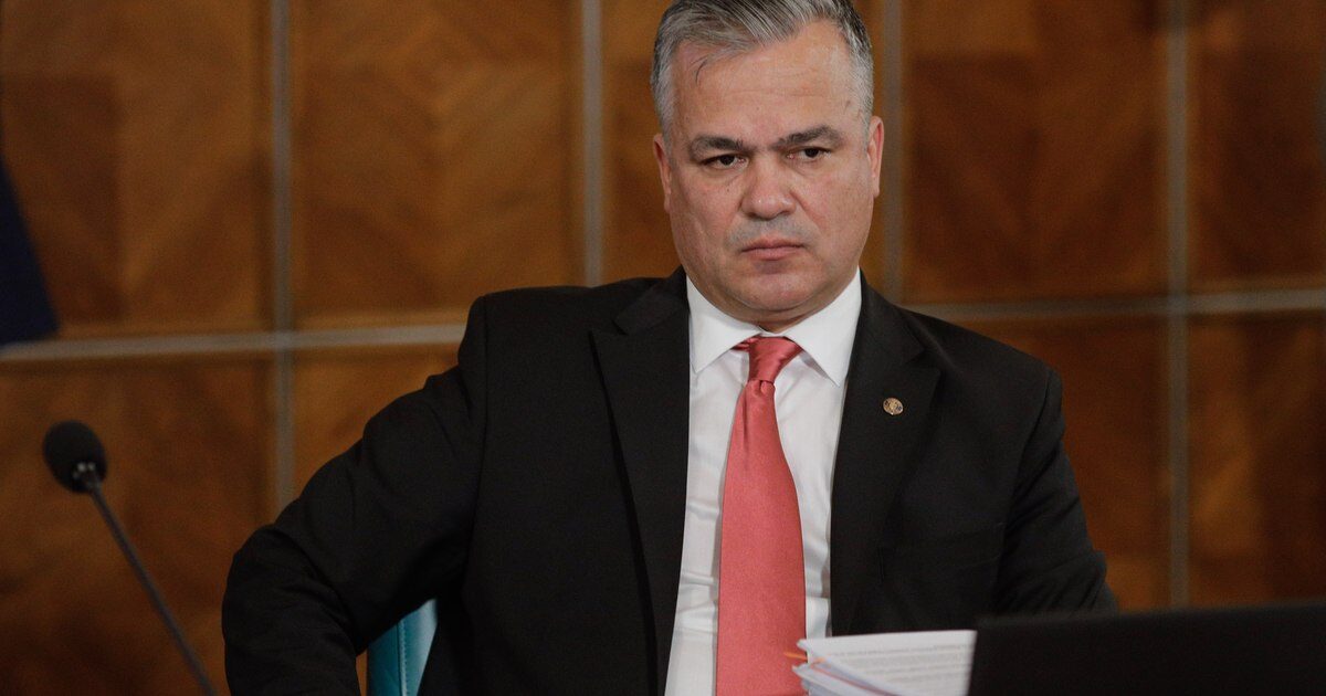 Tabăra lui Bolojan se reunește separat, în timp ce Veștea negociază la Vila Lac voturile pentru Guvern. Nume vehiculate pentru ministere