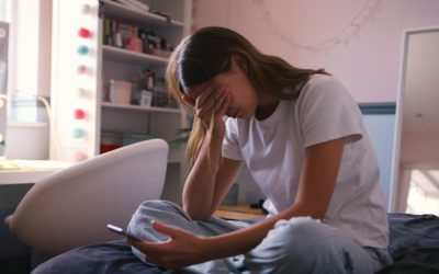 Orele pe social media cresc depresia la adolescenți