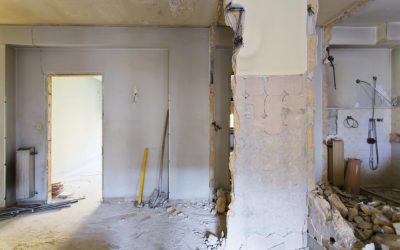 Renovări periculoase: Vecinul dărâmă pereții, blocul e în pericol