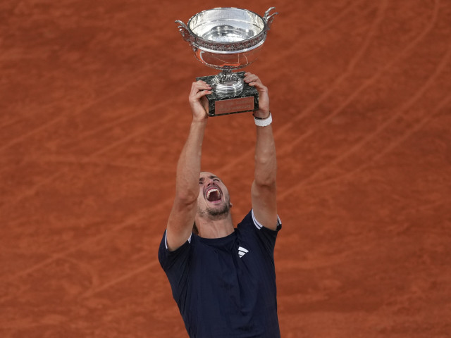 Zverev sparge blestemul de 89 de ani la Roland Garros