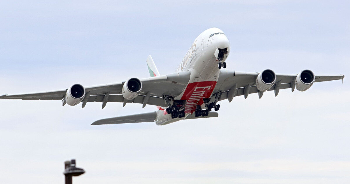 Fisuri la aripi Airbus A380: 16 avioane, inspecție urgentă