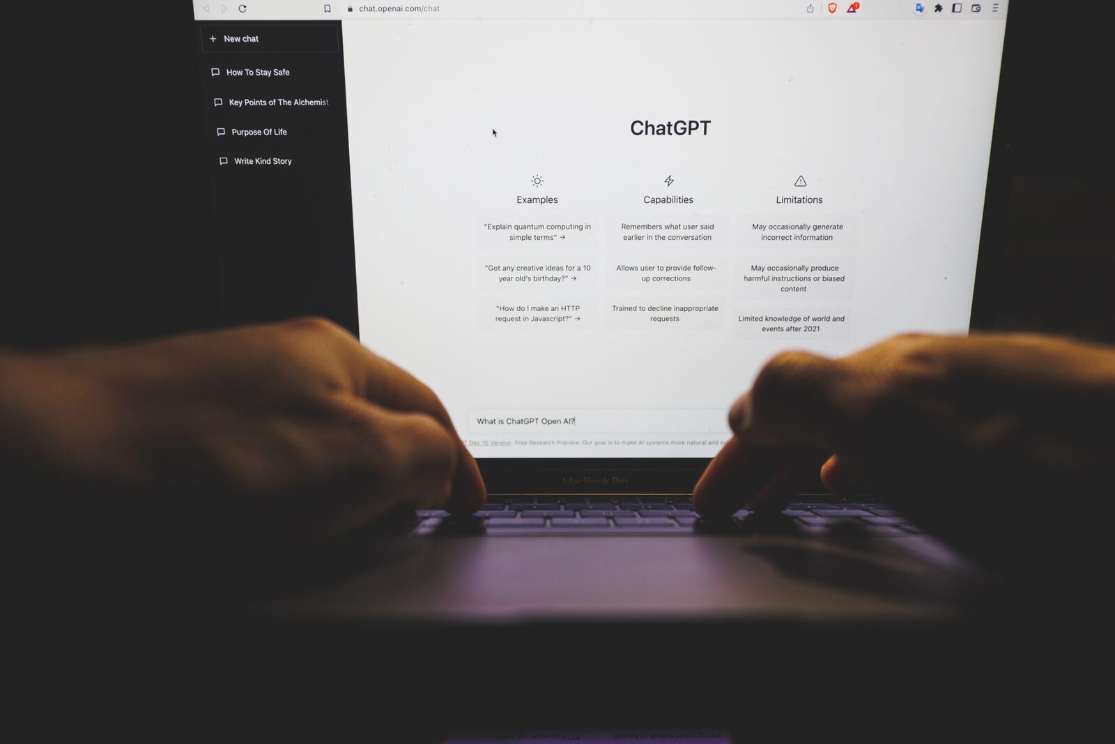 ChatGPT sub 50%: Cine îl ajunge din urmă pe piața AI