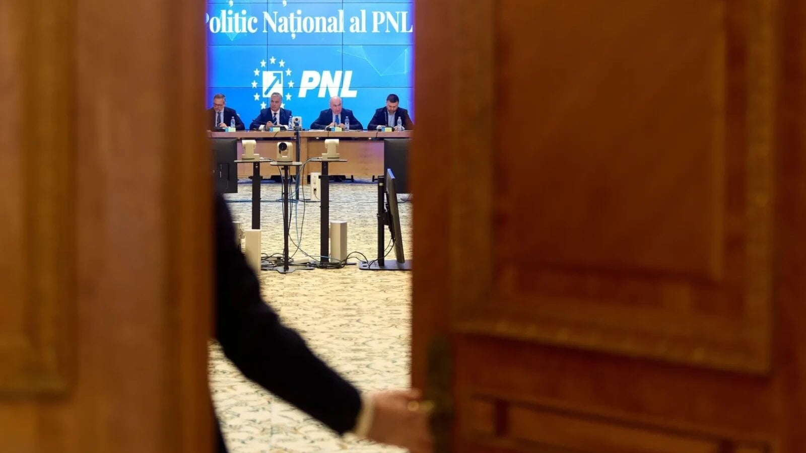 Bolojan dezvăluie: PNL, ca fenomenul Georgescu, cu lideri izolați