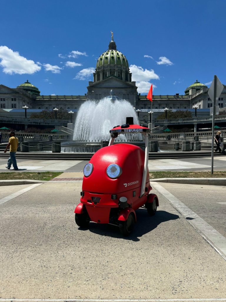Robot SWAT a blocat zona operațiunii, refuzând să plece