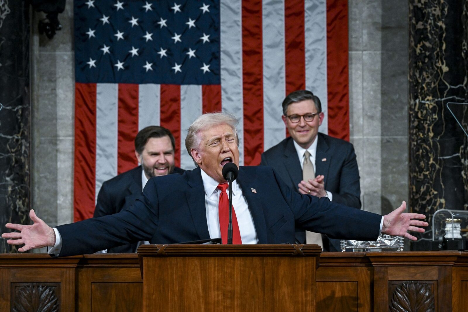 Trump în România: Cine controlează afacerea cu turnurile de la Cluj și București