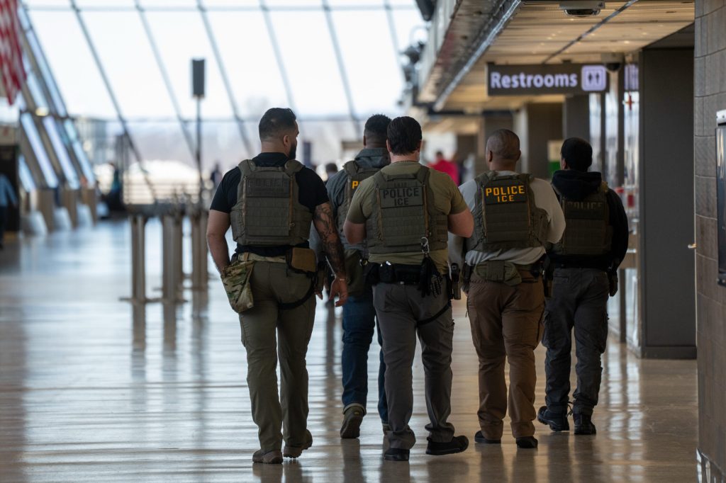 Agent imIGRĂRI împușcă MORTAL, operațiune șoc Houston