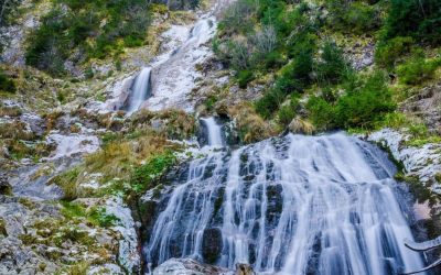 Cascada monumentală, una dintre cele mai înalte din România