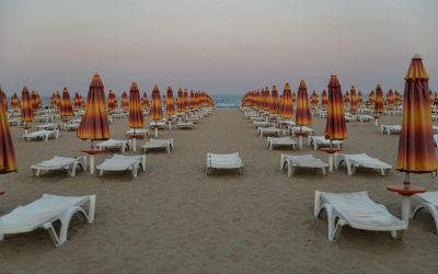 Constanța: Vacanțe ruinate de Furtuni. Turiști blocați pe mal