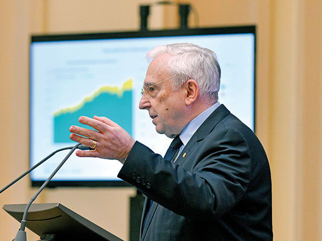 Isărescu: Dobânzi mai mici din 2027, economie fără avânt rapid