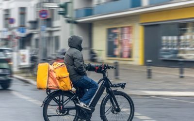 Curierii nepalezi la 40°C: Ce spun medicii despre gecile lor