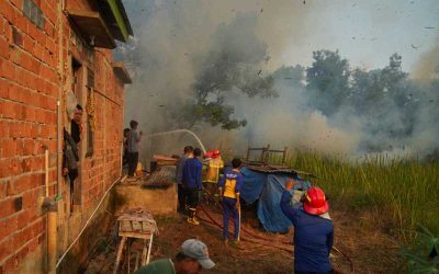 Indonezia: Școli închise, mii de pompieri luptă cu flăcările