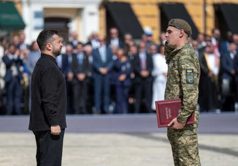 Zelenski, la soldați pe front: Anunțul incredibil