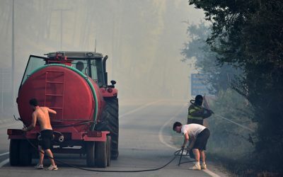 Incendiu în Siviri, evacuare pe mare