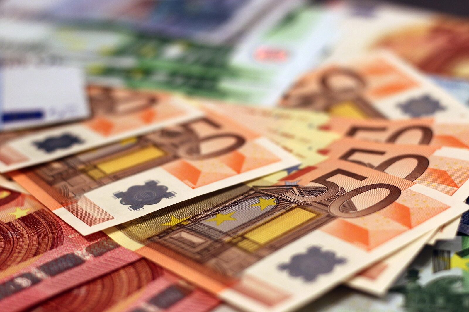 Pensie de 32.800 euro, tăiată după drumul în Maroc