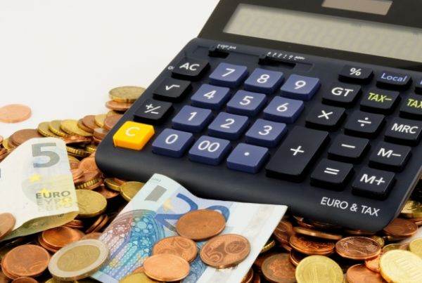 Euro, prag de 5,2513 lei, preț record pe piață