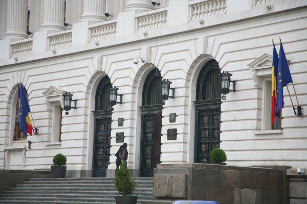 Dobânda la depozitele overnight, blocată la 5,63%