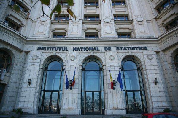 INS: Fabrica românească dă semne de oboseală