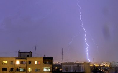 Furtuni majore: Cod roșu în Alba, Maramureș. ANM avertizează
