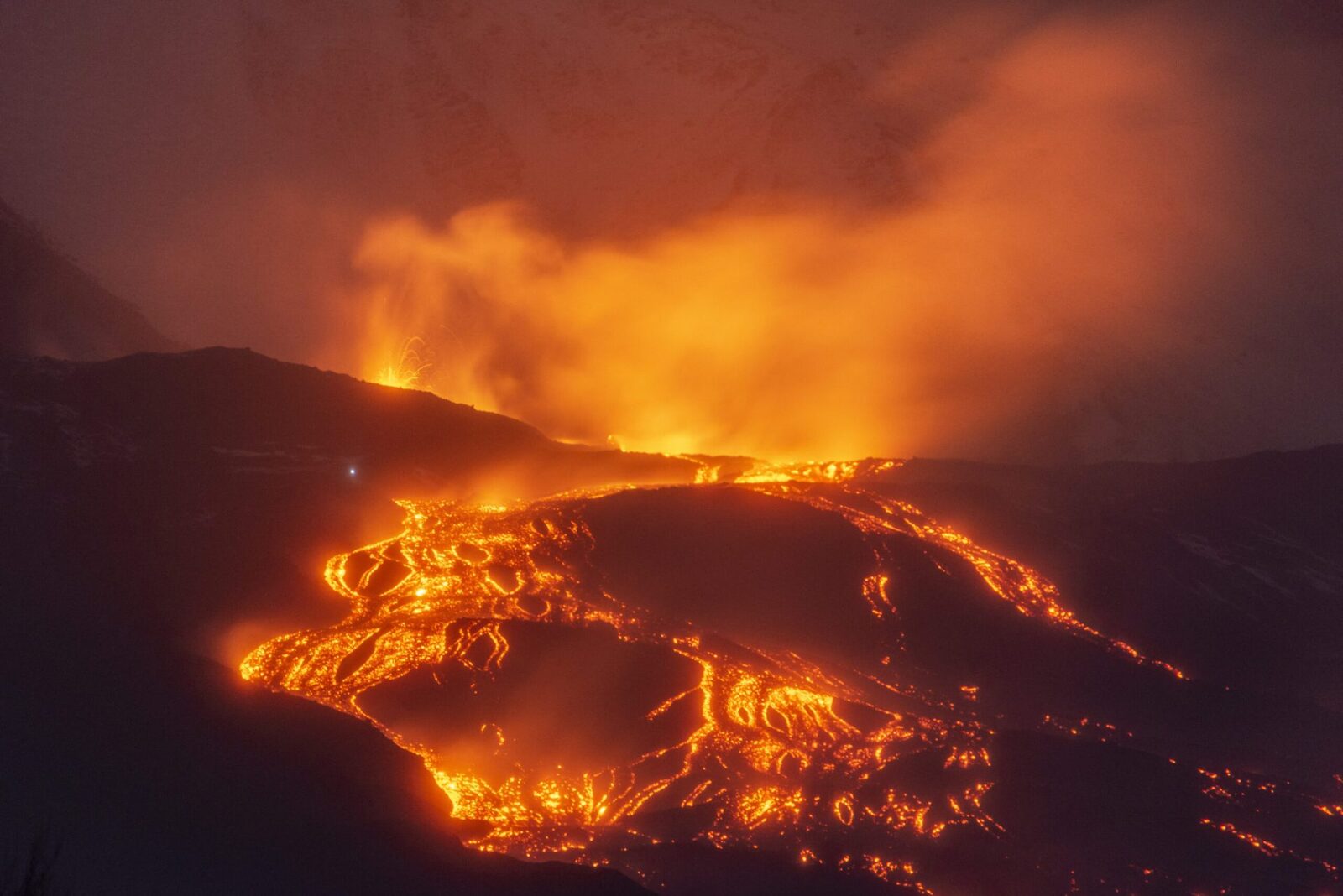 Etna blochează Catania: Zboruri suspendate, MAE anunță